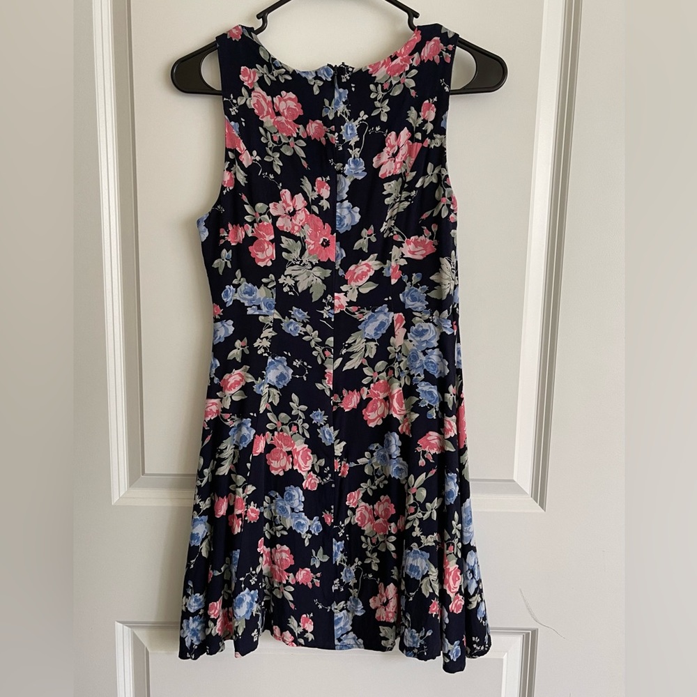 Spring flowers dress - Picture 2 of 4